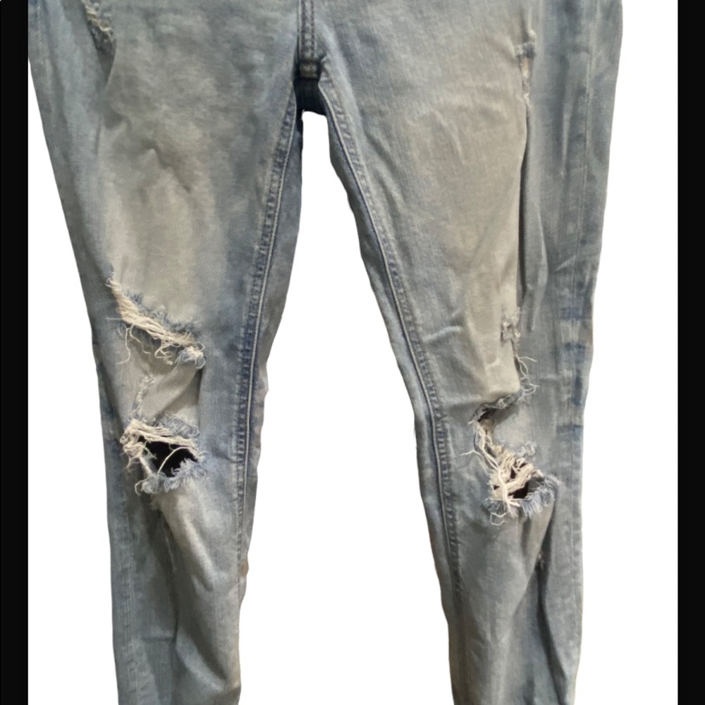 Ripped Low rise boyfriend light washed jeans